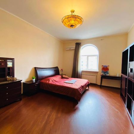 Ferienwohnung Amazing View Of Independence Square Kiew Exterior foto